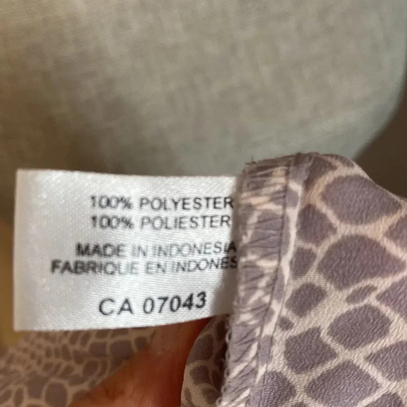 VIOLET & CLAIRE Printed Blouse Gold Detail, Size M - Picture 7 of 7